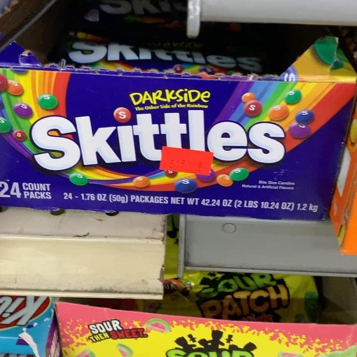 カーキ・キングのインスタグラム：「These are disgusting and I deliver 24/7 @shannonroop @arjanmiranda @chloealxandra」
