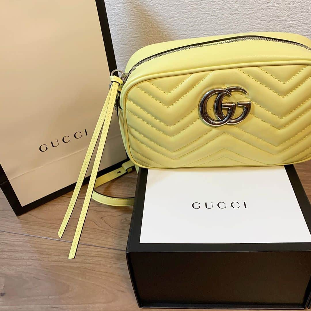 篠田じゅりのインスタグラム：「1番好きな色🥺❤️  #GUCCI」