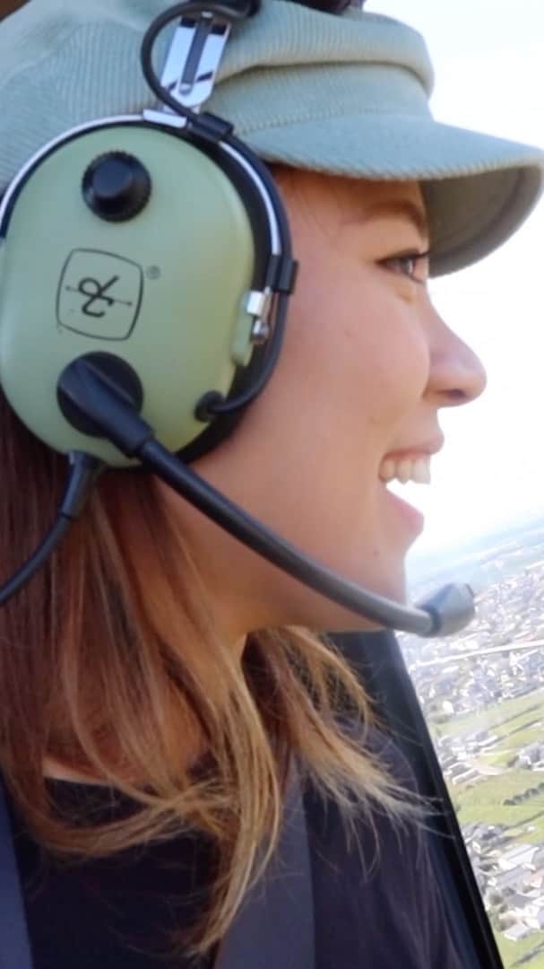 hoshinofumikaのインスタグラム：「熱い思いが集まって一つのプロジェクトが現実化しました🚁✨👩‍🌾🏂👨‍✈️👨‍🚀✨ 小布施町でヘリコプターに乗れます！ 遊覧期間は25日まで！🚁 5分から25分まで。 うまく言葉じゃ表せないこの 感動と興奮。 映像じゃ感じれない自分が飛ぶ感覚、味わってほしい！！ 長野に観光に来た際は、 小布施クエストへ練習に来た際は是非💓🌰🍂 お問い合わせ、ご予約は 小布施オアシス　@obuseopenoasis まで☎️ 026-213-4833♪ . . @obuse_quest  @obuse_information_center  #小布施町　#長野県　#長野観光　#ヘリコプター　#遊覧船　#紅葉　#秋旅　#スノーボード」