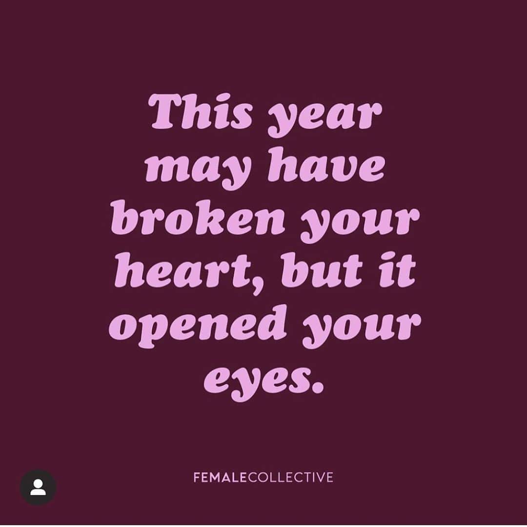 ジェニファー・グレイのインスタグラム：「i don’t know about you, but i for one have been feeling pretty beat up by the current state of affairs. i need to stay awake, i need to know what is going down, but i’m heartbroken and shocked on a daily basis, by the utter lack of humanity, the lawlessness and lack of human decency that has become somehow commonplace. if you too are feeling the toll this surreal and terrifying chapter in our nation’s history has taken, there is something we can all do. VOTE!! there has never ever, in our lifetime, been so much at stake. use your voice to make known what matters most to you. we can do this!! i voted the day i got my ballot last week, and it felt f*ckin’ good. 🎯#votethechangeyouwanttoseeintheworld #bethechange #vote2020 #votebidenharris2020 #voterturnout #voteblue2020 #votevotevote #democracy #useyourvoice #nowisthetime #audrelorde @femalecollective @votesaveamerica @biden.harris2020 @paola_parsons @allinthefilm @staceyabrams #ruthbaderginsburg @shelbyposkochil」
