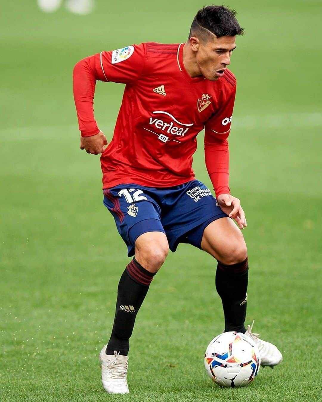 LFPさんのインスタグラム写真 - (LFPInstagram)「🇦🇷⚽️ Argentinian STYLE! 🙌  🙌 ¡Al ESTILO argentino! 🇦🇷❤️  #Osasuna #Roncaglia #LaLiga #LaLigaSantander #Football #YouHaveToLiveIt #HayQueVivirla」10月16日 12時20分 - laliga