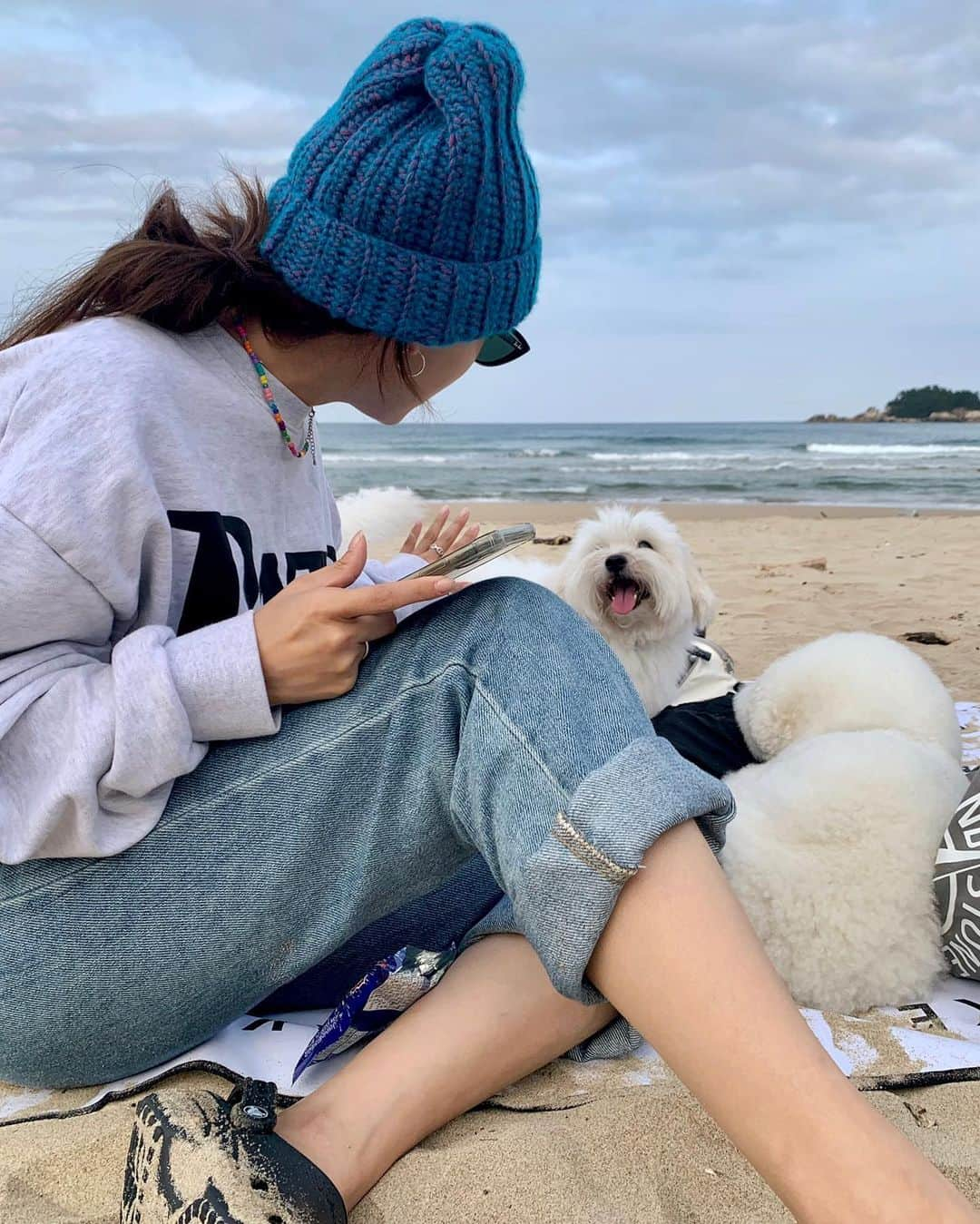 キム・ジェギョン さんのインスタグラム写真 - (キム・ジェギョン Instagram)「🌊😆🐶🌊 #alchemistJK」10月16日 12時29分 - _kimjaekyung_