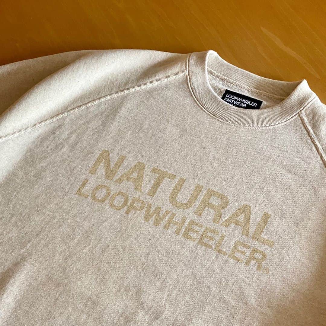 のインスタグラム：「． 【 受注会にてオーダーを頂いたお客様へご案内です。 】  NATURAL LOOPWHEELER プリントver.が入荷致しました。  (品番 LW313SF SbigCrewPT)  オーダー頂いた皆様大変お待たせ致しました。 お迎えのほど、宜しくお願い致します。  <LW福岡店の営業について>  平日は12:00〜19:30、土日祝は11:00〜19:30の営業となります。 尚、火曜日は定休日です。 . スタッフはオープン前に検温、健康状態のチェックを行い、マスク着用にて接客の間合をとってご対応させていただきます。 また、次亜塩素酸空間除菌脱臭機を設置して消毒等十分店内環境を整えられるよう努めております。 . ご来店頂くお客様へのお願いと致しましては、マスクの着用をお願い申し上げます。 . スタッフよりアルコール消毒をさせていただきますのでご理解・ご協力のほど宜しくお願い致します。  #loopwheeler #loopwheelerfukuoka #ループウィラー #ループウィラー福岡 #吊り編み#スウェット#tsuriami #madeinjapan#sweatshirt #日本製#福岡#薬院#定番」
