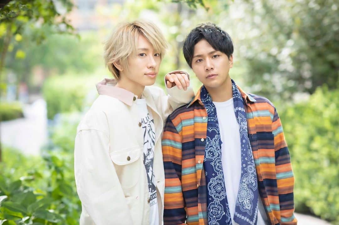 KAZUKI【ANFiNY】のインスタグラム：「【info】 ／ ANFiNYメジャーデビュー決定‼️🎉 ＼ ＆デビュー1stミニアルバムリリース決定！ ＆新アーティスト写真公開！ &リリースイベント開催決定！  いつもANFiNYへの応援ありがとうございます❣️  新情報盛りだくさん🤩  詳しくはコチラ⬇️ anfiny.futureartist.net/news/331301  ______________________  ありがとうみんな。 20時からLINEライブもあるけん そっちもチェックお願いね🤲  _______________________  #ANFiNY #FANFiNY #メジャーデビュー #Victor」