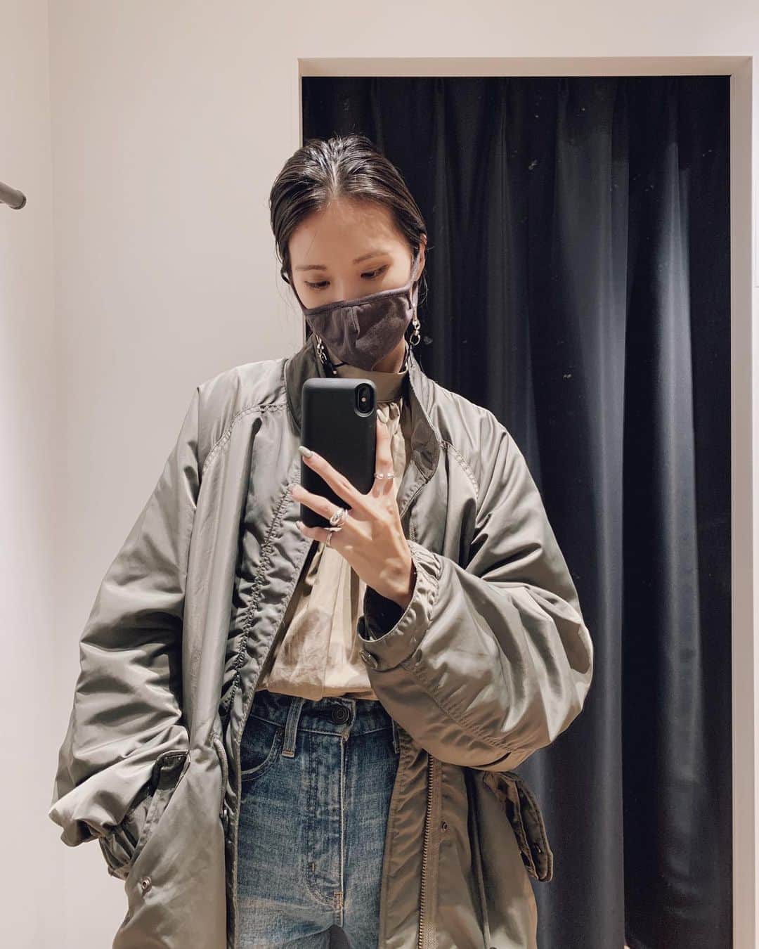 のインスタグラム：「このアウター可愛い🙈💓 18日はお昼から店頭にいます☺️  #MOUSSY #MOUSSYSNAP」