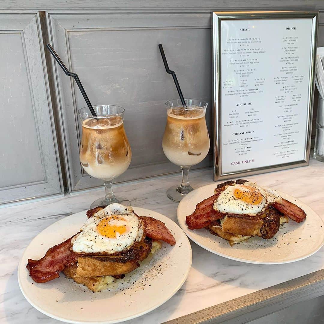 のインスタグラム：「【方南町　the SHEER CAFE】 絶品フレンチトーストが食べられるお店 ㅤㅤㅤㅤㅤㅤㅤㅤㅤㅤㅤㅤㅤ 🏠#方南町　#thesheercafe 🚶‍♂️方南町駅徒歩3分 📖フレンチトーストwithベーコンエッグ (¥750+tax)×2 アイスカフェラテ(¥500+tax)×2 ㅤㅤㅤㅤㅤㅤㅤㅤㅤㅤㅤㅤㅤ オシャレで洗練されたカフェで食べる絶品フレンチトースト。 ㅤㅤㅤㅤㅤㅤㅤㅤㅤㅤㅤㅤㅤ フレンチトーストの上にはベーコンエッグ。 ふわとろの優しい甘さのフレンチトーストに胡椒の効いたベーコンエッグがかなり合う！ ㅤㅤㅤㅤㅤㅤㅤㅤㅤㅤㅤㅤㅤ 上と下であまとしょっぱがはっきり分かれてるのに、一緒に食べるとかなり美味しい。 厚めのベーコンも嬉しいポイント。  店内は韓国カフェのような洗練された内装。 テーブルがかわいい。 ゆったりしたジブリの世界みたいな音楽。 ベーコンの焼ける音最高。 ㅤㅤㅤㅤㅤㅤㅤㅤㅤㅤㅤㅤㅤ 全部で7席。支払いは現金のみ。 日曜日でお客さんは他に3人。 優しい感じの店員さん。 ㅤㅤㅤㅤㅤㅤㅤㅤㅤㅤㅤㅤㅤ 見た目も味も雰囲気も完璧！ 方南町は行かない人も多いと思うけど、ここのお店カフェ巡りの一つに入れたら最高だよ！ ㅤㅤㅤㅤㅤㅤㅤㅤㅤㅤㅤㅤㅤ オススメ！ ㅤㅤㅤㅤㅤㅤㅤㅤㅤㅤㅤㅤㅤ  ㅤㅤㅤㅤㅤㅤㅤㅤㅤㅤㅤㅤㅤ 営業時間 10:00～20:00  東京都杉並区方南2-12-10 ハイムFTⅢ 1F」