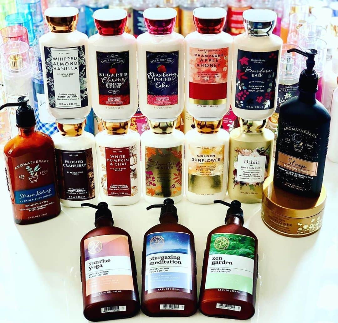 Bath & Body Worksさんのインスタグラム写真 - (Bath & Body WorksInstagram)「Fun fact: Our 24-Hour Moisture Body Lotion checks off all the good-for-you ingredients in 1 amazing formula! ✔ Shea Butter for soft skin ✔ Coconut Oil to protect skin ✔ Vitamin E to repair skin Which Body Lotion is your current go-to?!」10月16日 4時00分 - bathandbodyworks
