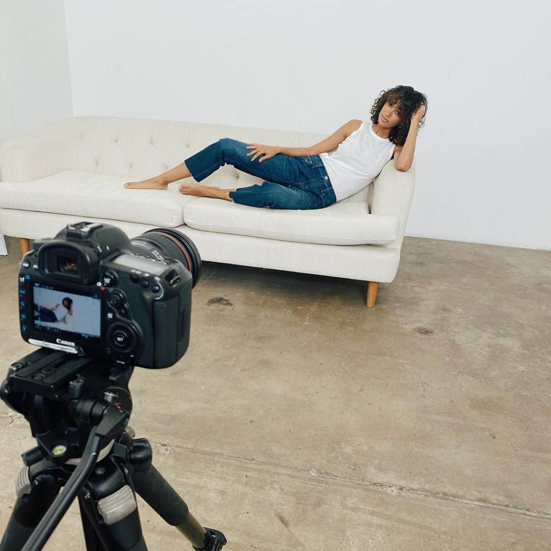 カレントエリオットのインスタグラム：「our original denim is always camera ready」
