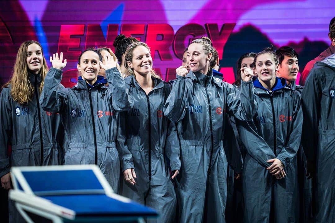 エミリー・シーボームのインスタグラム：「⚡️Energy Standard ready for GAME DAY!  #energystandard #team #internationalswimmingleague #isl #competition #budapest #hungary #swimming」