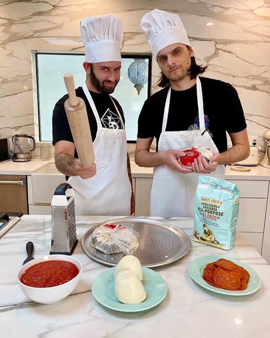 Zeds Deadのインスタグラム：「We’re back with another episode of Zeds Bread! Get your 🍕 ingredients ready and tune in to Deadbeats twitch channel tonight at 7PM EST right after Deadbeats Radio!」