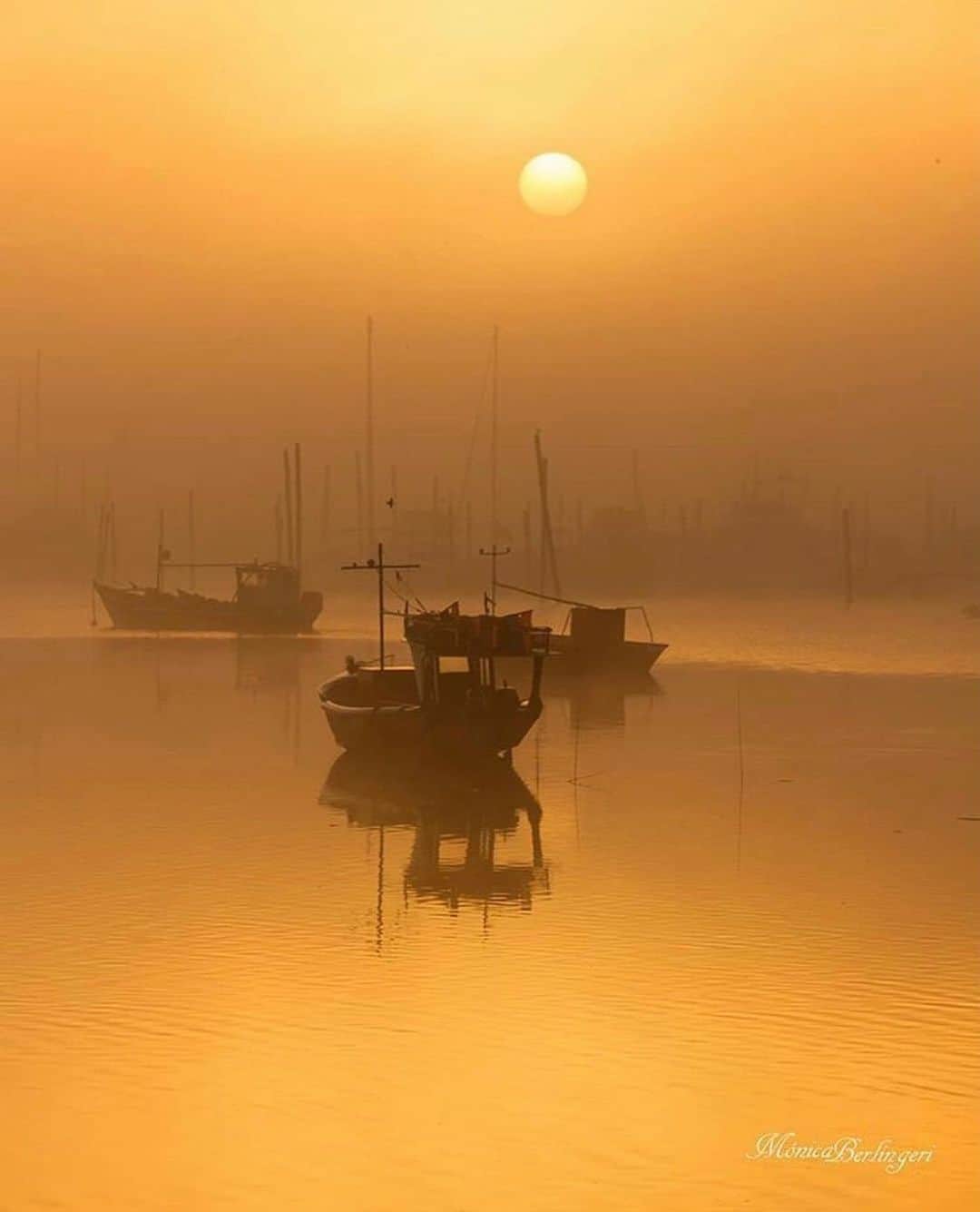 のインスタグラム：「Hi #Igers! Now fell the sunset light 🌞📸 photo by @monicaberlingeri and @igersuy 🥰 #igersuruguay」