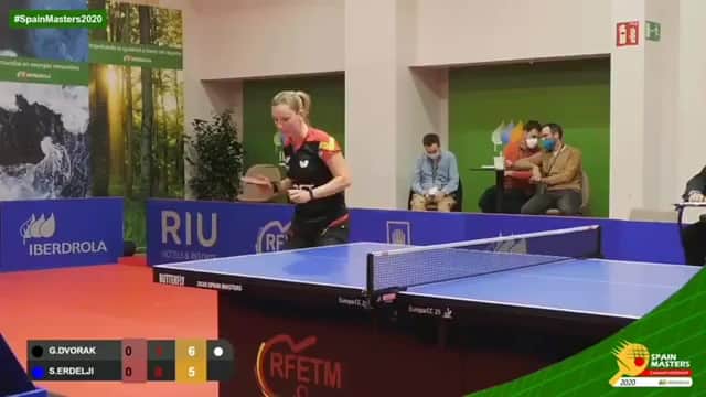 ガリア・ドボラクのインスタグラム：「What is actually insane is that with that technique at smashing high balls I still manage to put em in 🙈 #tabletennis #SpainMasters2020 @erdelyidesouza」