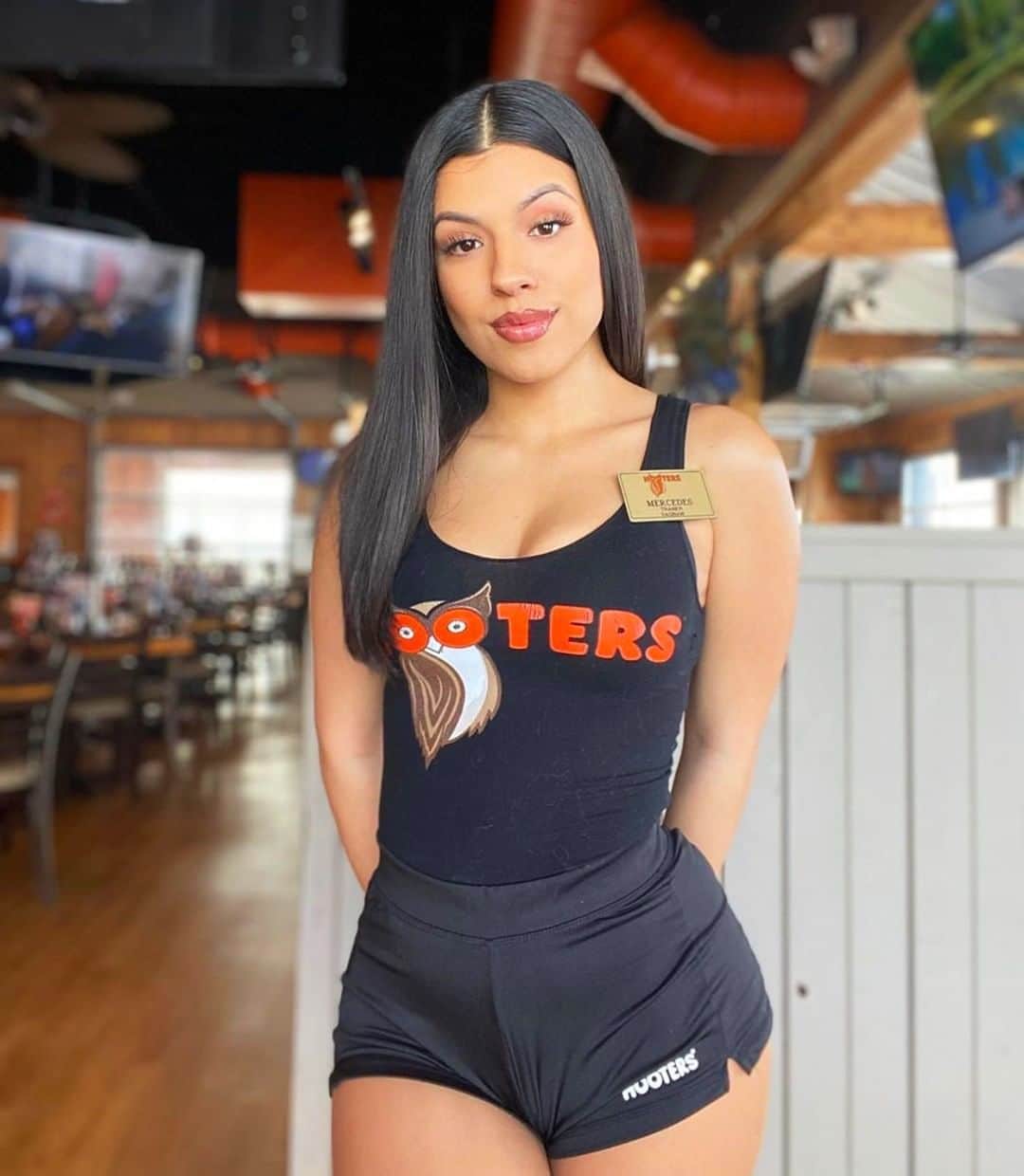 Hootersさんのインスタグラム写真 - (HootersInstagram)「Once a Hootie, always a Hootie. 🧡」10月16日 5時00分 - hooters
