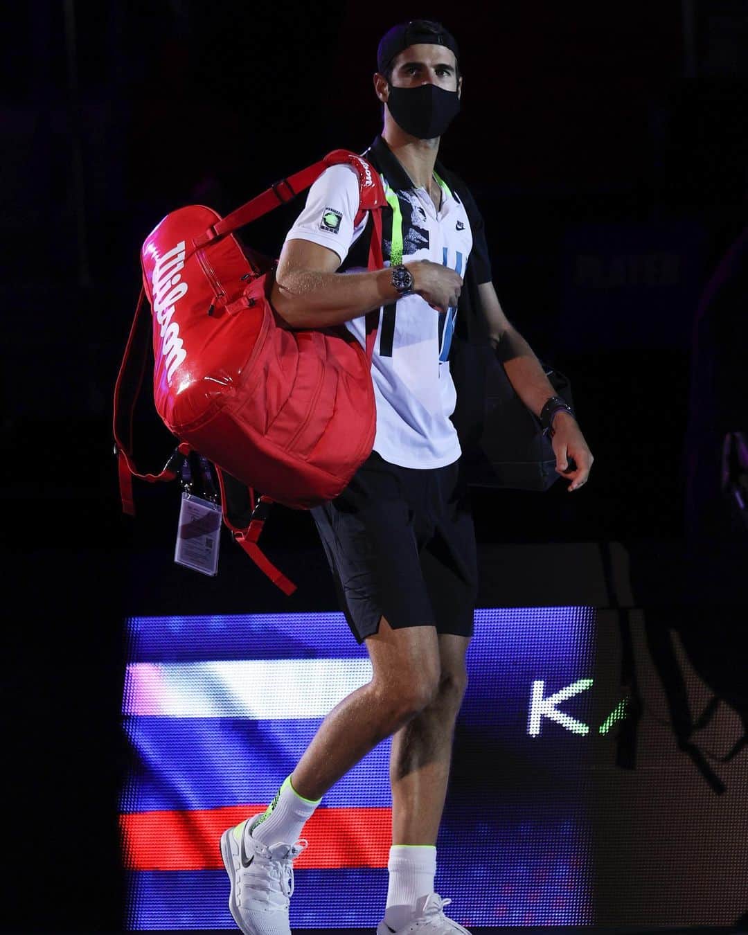 カレン・ハチャノフのインスタグラム：「Tough battle today but so happy to go through here on home soil🇷🇺 QuarterFinal tomorrow 💪🏻 #KeepFighting  @formula_tx   //  Тяжелый матч получился сегодня,но очень рад ,что смог победить и пройти дальше 🇷🇺 Четвертьфинал завтра💪🏻」