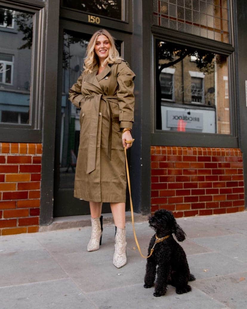 Ashley Jamesさんのインスタグラム写真 - (Ashley JamesInstagram)「Me & my best friend in the world. I keep thinking how Snoop is going to be when the baby is here, and I'd love any advice anyone may have. 🐩 I know it's such a cliché to say about a dog, but Snoop is literally my best friend and love of my life. It always broke my heart in Lady & the Tramp when Lady got full on neglected after the baby was born... That could never be me. I am really excited to see him bond with the baby, but am equally terrified because he's sinuses to having all the attention on him. I'd love to know any tips or advice anyone has on how to help your dog get used to a baby being around as I haven't found much online. I really want them to be best friends. HOW CAN I MAKE THIS HAPPEN? 🐩❤️👶🏼 PS love my new Mac but I cannot for the life of me get the creases out of it. I've steamed and ironed it, so please don't judge the giant lines across it. I love it though!」10月16日 5時27分 - ashleylouisejames