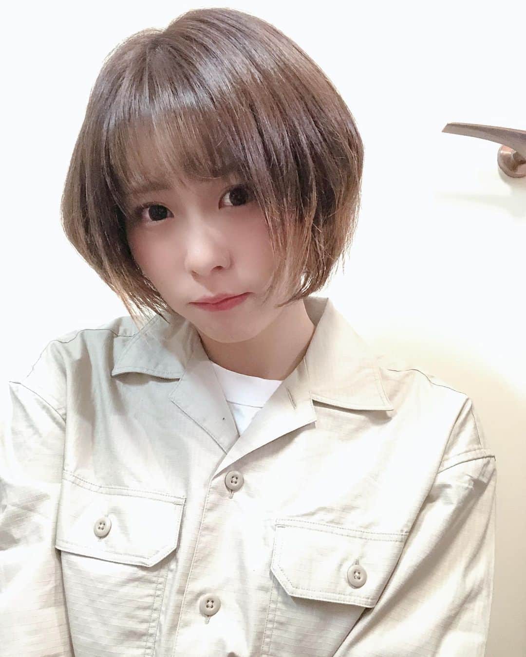 のインスタグラム：「今日は、劇場版『#鬼滅の刃　無限列車編』上映日だよ！⚡️ ・ #我妻善逸ヘアー　になったよ٩(๑>∀<๑)۶ ・ 徹夜で漫画読み返しちゃった！！ テンションあがったまま、いざ参る！！ ・ 禰󠄀豆子ちゃんは俺が守る！！！ ・ ・ #我妻善逸　#我妻善逸ヘア　#我妻善逸オレンジ　 #コスプレ #smile #girl  #shooting #셀카 #미소녀 #일본인 #非常好 #摄影 #塚田綾佳」