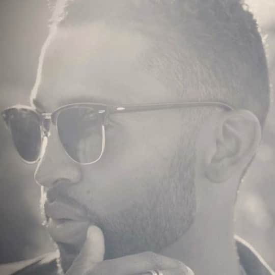 のインスタグラム：「TBT: This was a cover of @usher “Good Kisser” I did for my vocal reel 6 years ago. This was a fun cover. I think this record was pretty underrated. Thank you @lovealexisley of reminding me of this joint! #Usher #GoodKisser #soundcloud 💻 @kingjordanlewis」