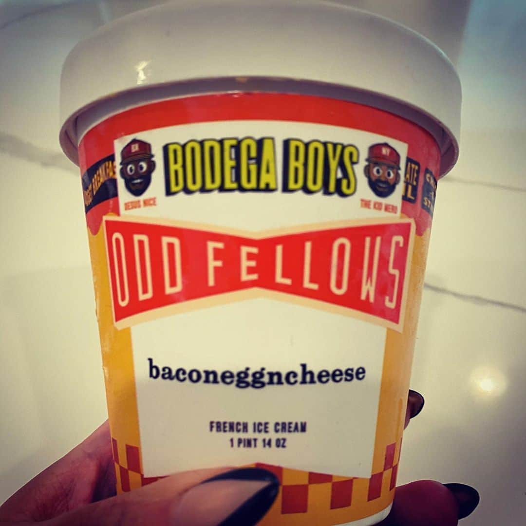 アンジー・マルチネスのインスタグラム：「they my boys soooo, i guess i should try it? 🤷🏻‍♀️🐖🥚🧀」
