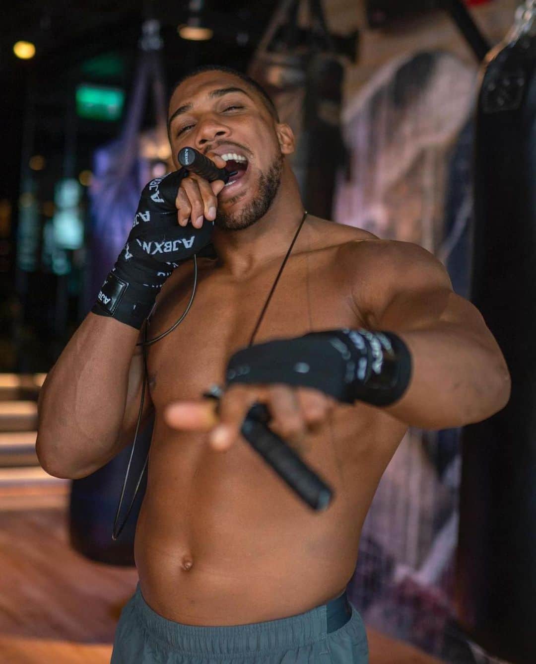 のインスタグラム：「Blessed to see another year 👶🏾👨🏾‍🦳」