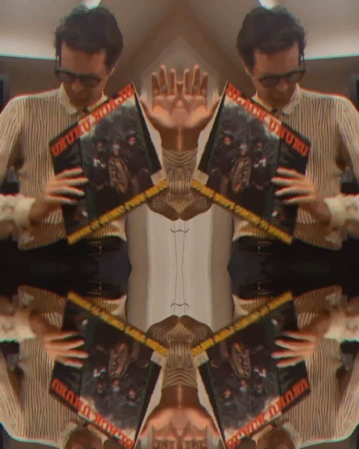 メイヤー・ホーソーンのインスタグラム：「Put a dip in your hip and grind in your behind and tune on in for some vinyl and wine. See you cool daddios tonight at 6. Link in le story.」