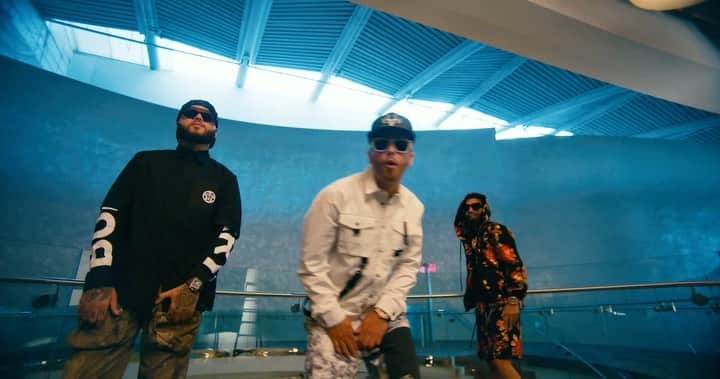 のインスタグラム：「🚨 Video Alert 🚨 #EllaEntendio @arcangel @farrukoofficial dale pa’ mi canal de @Youtube para que veas el video 🎥 @gusfilm」