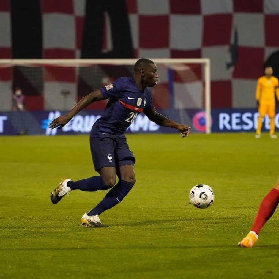 フェルランド・メンディのインスタグラム：「💪🏿🇫🇷🐔 Belle victoire en Croatie pour le dernier match de cette semaine internationale ! #FierDetreBleu #EquipeDeFrance」