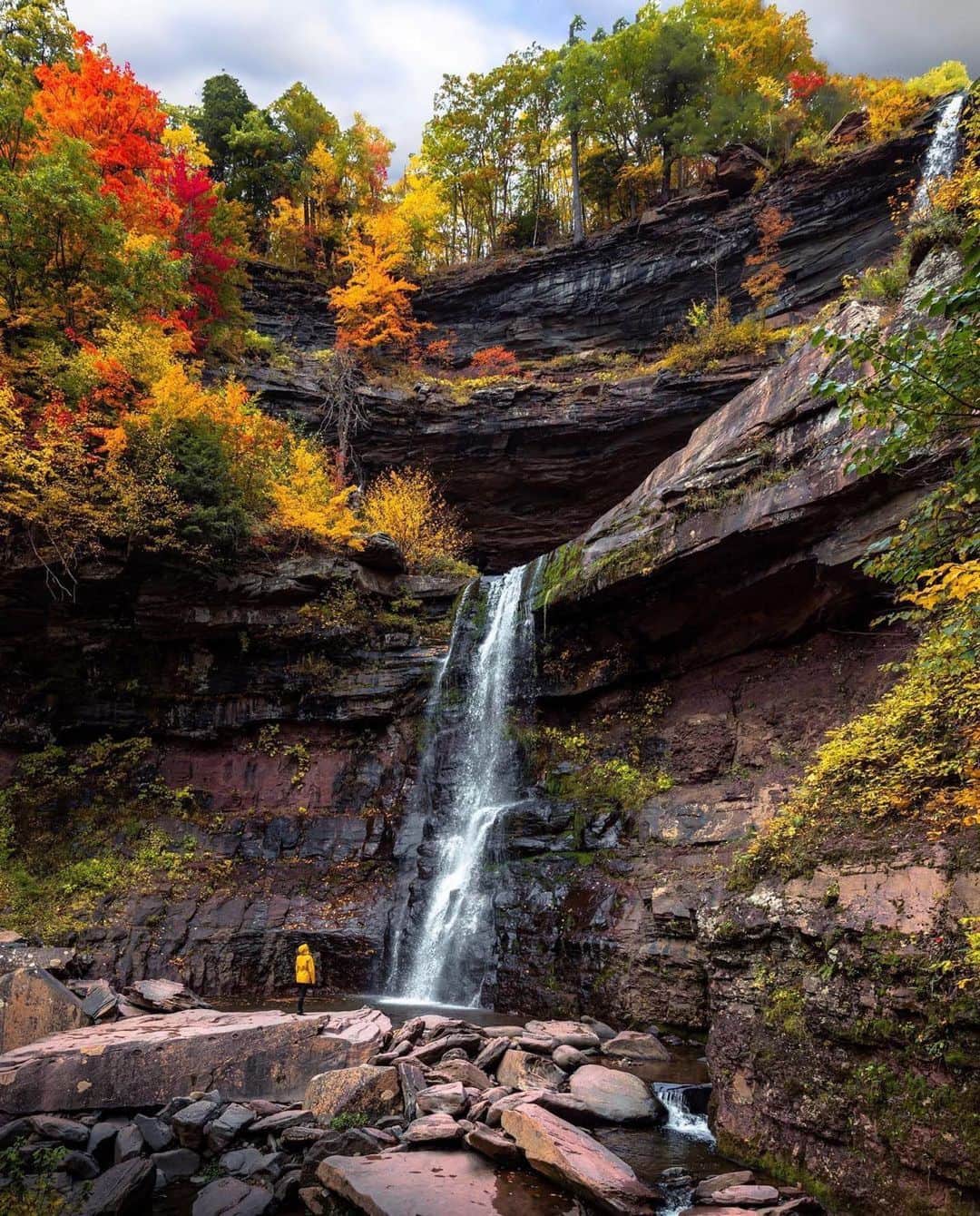 Lonely Planetのインスタグラム：「Today’s #lonelyplanet regram comes from @lizah who is bringing us all the good autumn vibes from New York.  ・・・ Tag us #lonelyplanet #mylpguide in your fall photos for a chance to be featured on our feed. 🍁」