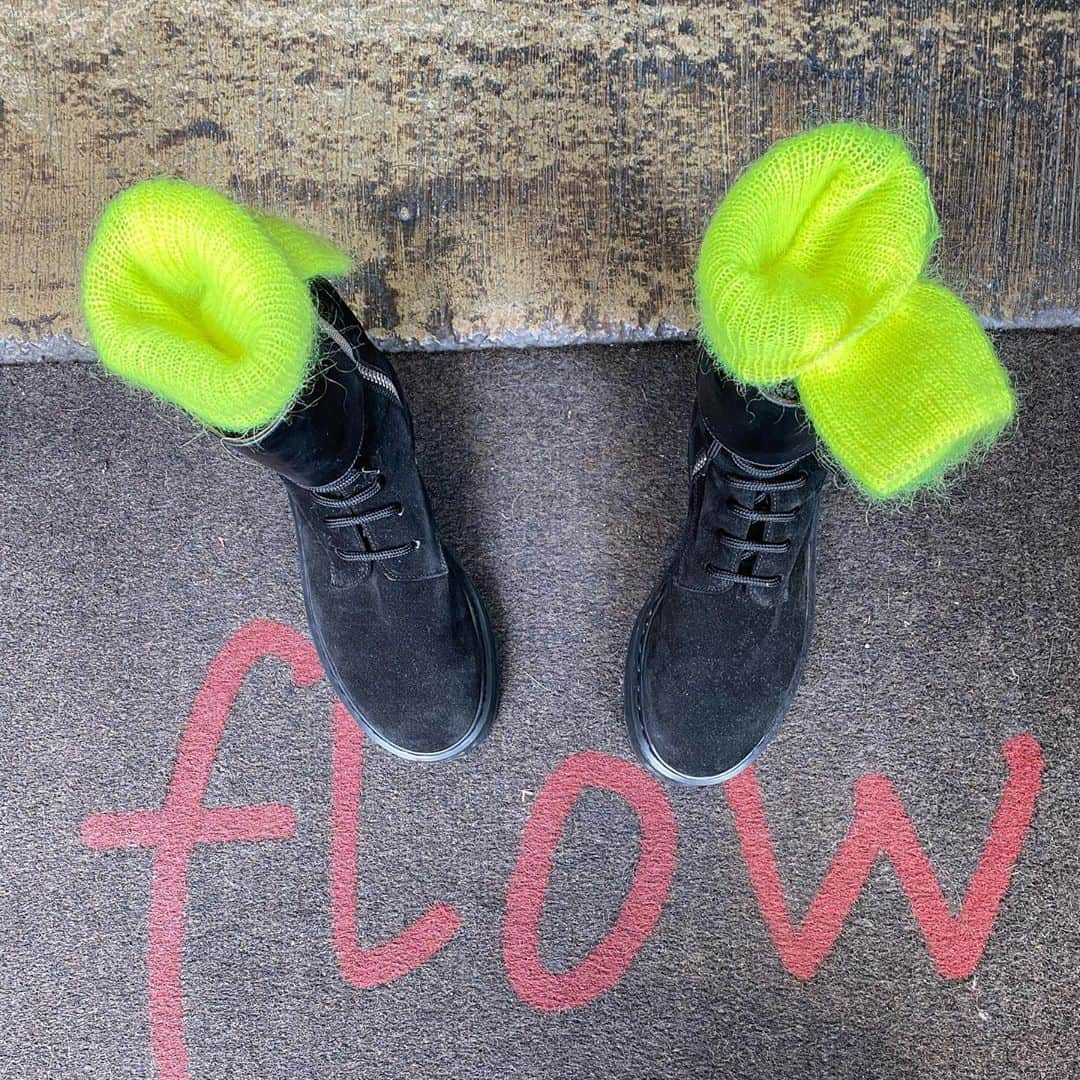 のインスタグラム：「Today @flowstore.fi our suede bikers in black #collectionpriveeofficial  • • • • • #newcollection #collectionpriveeaccessories #bikers #suede #blacksuede #contemporary #bestboutique #flowfirenze #womensaccessories #shoes #rubbersole #madeinitaly #womenshoes #totallook #shoemaker」