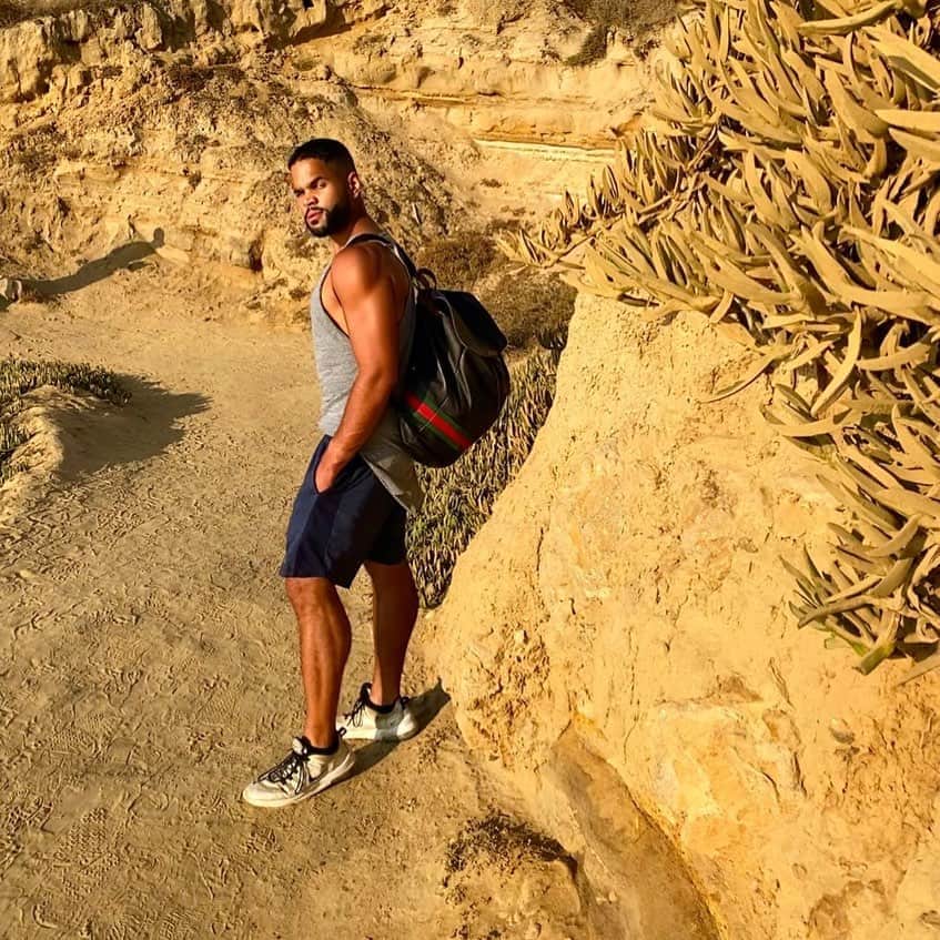 ディジョン・タルトンのインスタグラム：「Lost, would you come find me? 😏」
