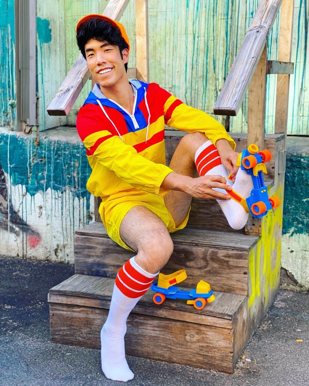 のインスタグラム：「#ad Y'all remember these amazing toys that taught you had to skate? I absolutely loved these @fisherprice Roller Skates as a little kid. I remember sharing them with my sisters and how we'd change the adjustable size to fit our feet. Gradually going from the smallest to the largest setting was a big part of how I recognized that I was growing up! Want your own hit of nostalgia? Check out @fisherprice.toymuseum where your favorite @fisherprice toys are on display! #letsbekids #FPToyMuseum #sponsored」