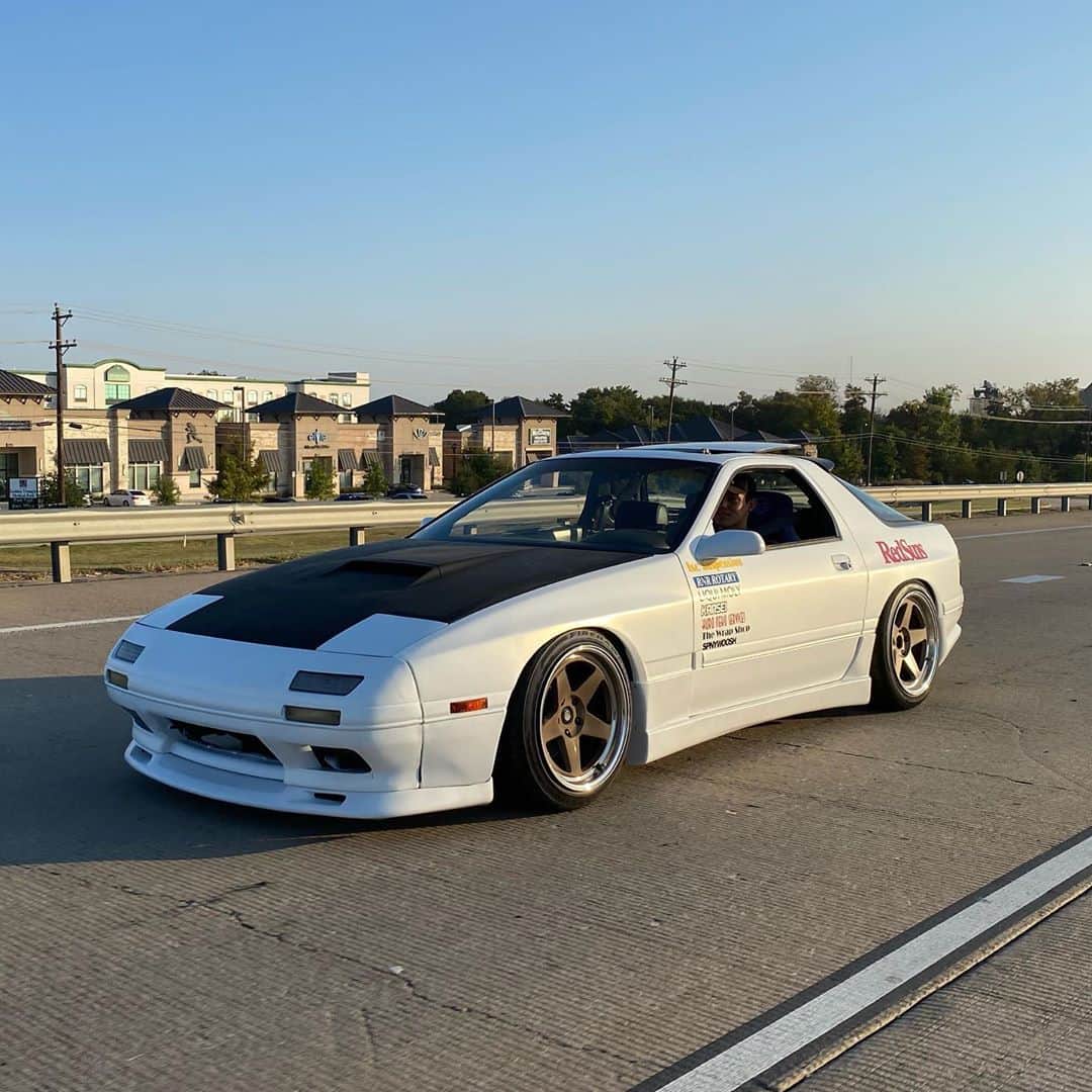 スティーブのインスタグラム：「Mazda RX-7 or Toyota AE86? Swipe right.  Which would you choose? Rx-7と86何方を選ぶ？」