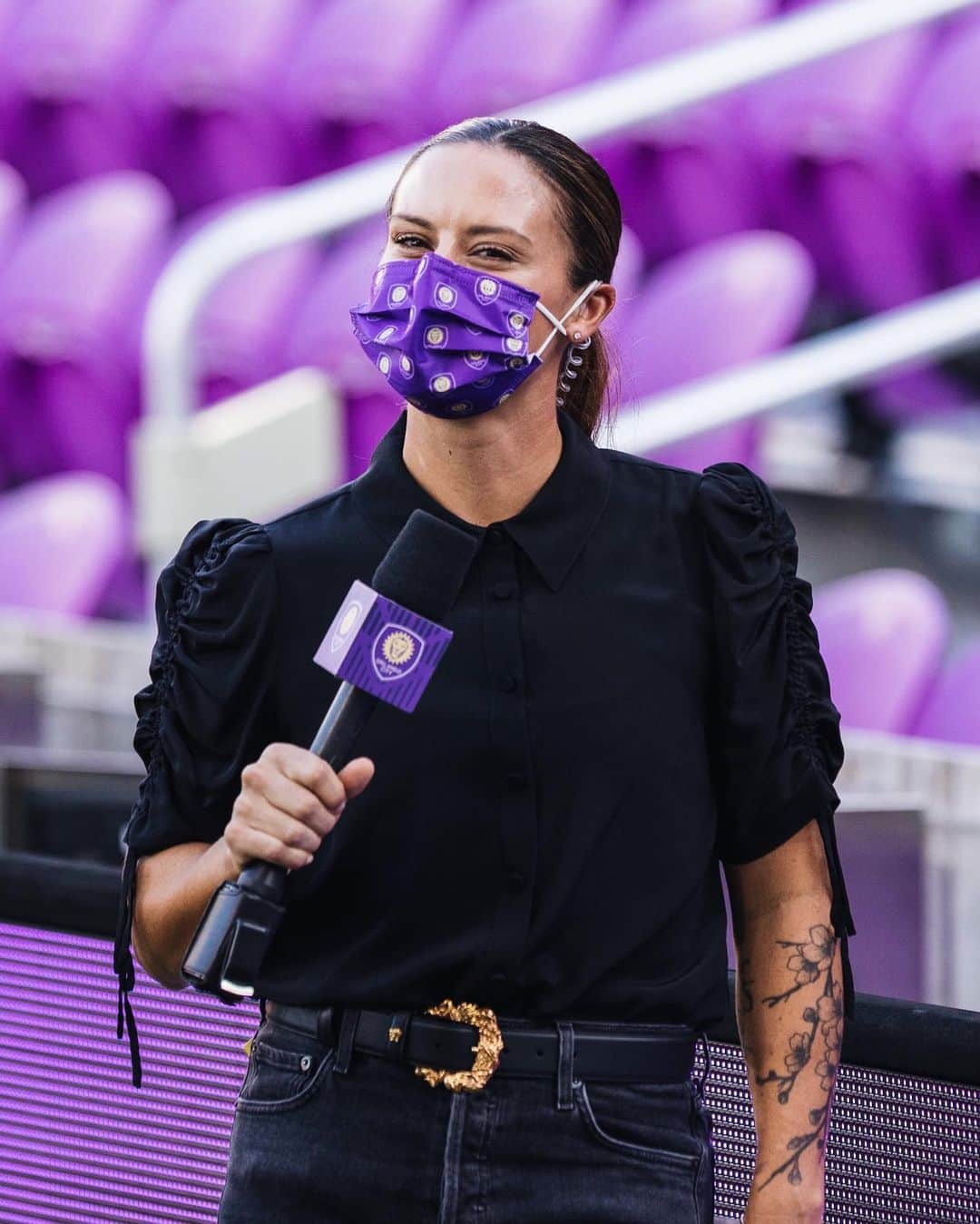 アリ・クリーガーのインスタグラム：「..comin’ to a stadium near you!💜💁🏻‍♀️」