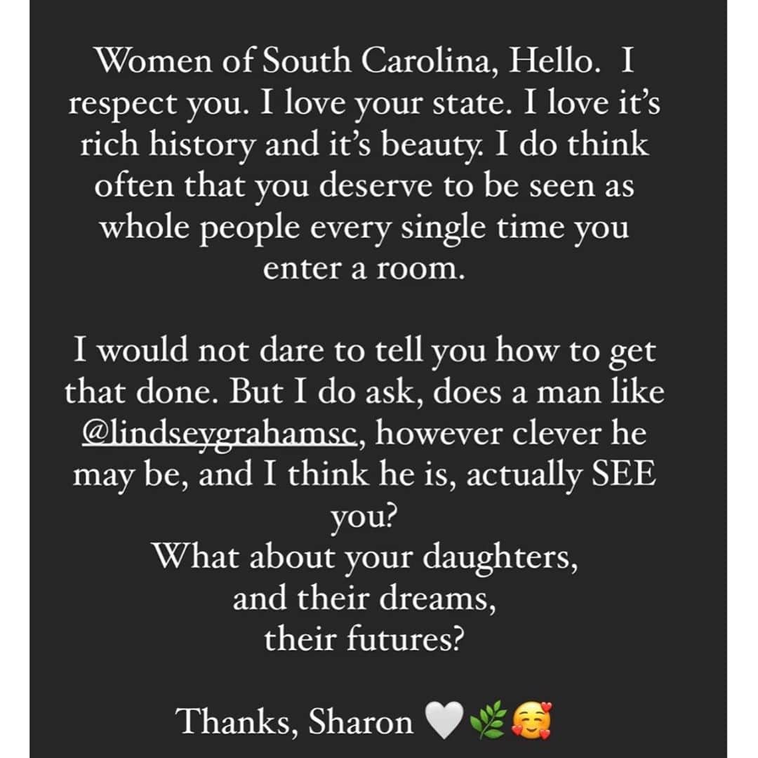 シャロン・ストーンさんのインスタグラム写真 - (シャロン・ストーンInstagram)「Women of South Carolina - What about your daughters, theirs dreams, and their futures? 🌿🤍 Sharon  #VoteBlue」10月16日 7時31分 - sharonstone