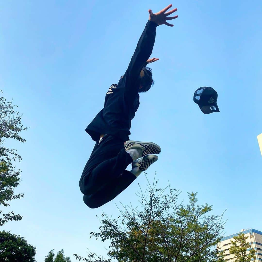 元気☆たつやのインスタグラム：「ベーーン！！  #JUMP #Photo #Hello #great #sky #대박 #写真で伝えたい私の世界  #写真好きな人と繋がりたい  #followme #followplease  #その瞬間に物語を」