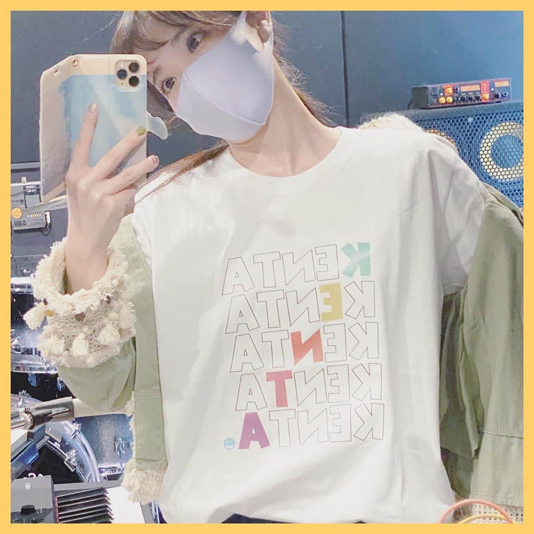 沙夜香のインスタグラム：「このTシャツなんかいい匂いするんだが。」