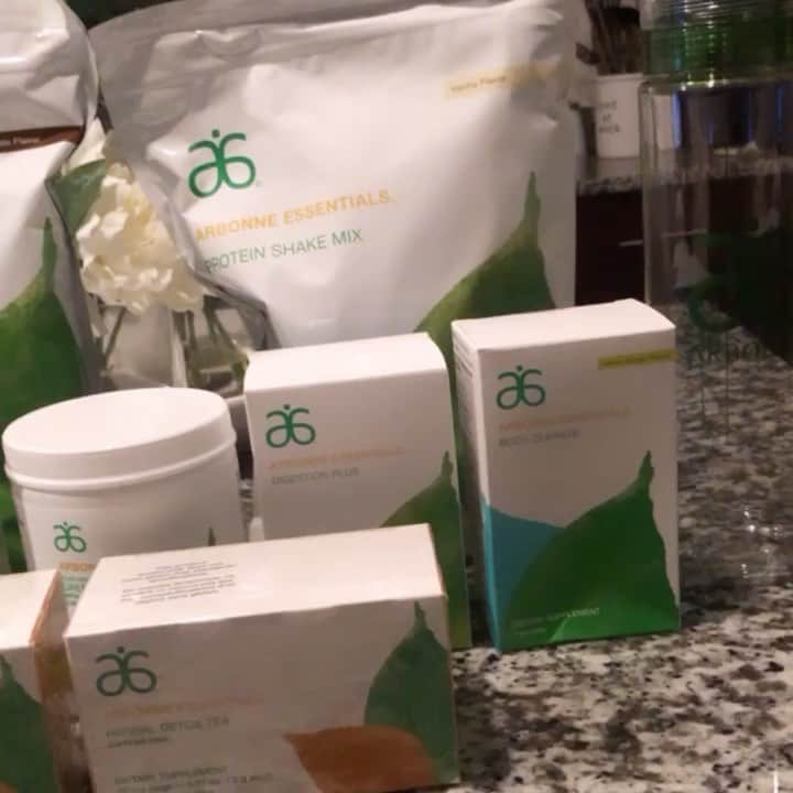 デズリア・ブライアントのインスタグラム：「I LOVE WHEN I GET GOODIES LIKE THIS!🥰  My Arbonne30 days to healthy living starts tomorrow !! I’m so pumped y’all..  #arbonnelife #arbonneconsultant #healthyliving」