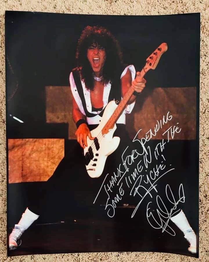 Queensrycheさんのインスタグラム写真 - (QueensrycheInstagram)「#tbt🔙📸 - Eddie autographed photo from back in the 80's (thanks to Jenny Raisler for sharing) #queensryche #throwbackthursday #autographedphoto #circa80s #eddiejackson #edbass #onetake #badassbassist #spectorbass #thestance #nicewhitesocks #foundingmember #coolbreeze #backupvocalist」10月16日 8時15分 - queensrycheofficial