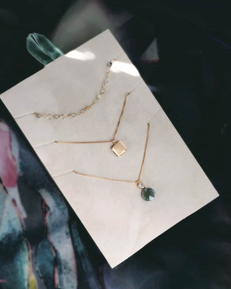 セレフィーナさんのインスタグラム写真 - (セレフィーナInstagram)「nature’s first green is gold / her hardest hue to hold ft. the delicate necklace set」10月16日 8時22分 - serefinajewelry