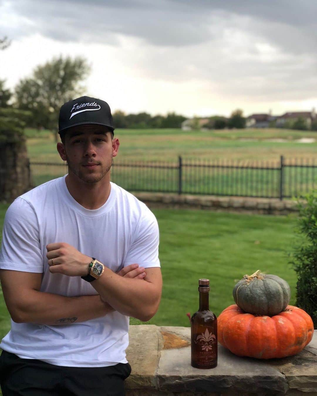 ニック・ジョナスさんのインスタグラム写真 - (ニック・ジョナスInstagram)「Who needs pumpkin spice when you’ve got @villaone 😏」10月16日 8時33分 - nickjonas