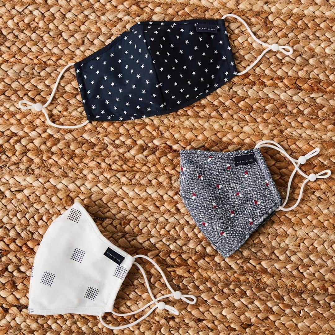 ペリーエリスのインスタグラム：「Lightweight, washable, and reusable for all-day protection. We've got you covered. Shop 2 packs for $20 online now. #lifereadysince1976」