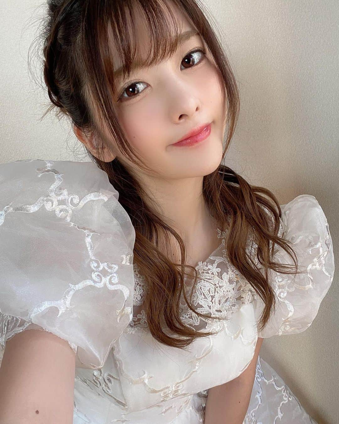 上矢えり奈さんのインスタグラム写真 - (上矢えり奈Instagram)「＊-＊-＊-＊-＊-＊-＊-＊. . 29歳になりました🍰 YouTubeでもTwitterでも そして、、インスタでも たくさんのお祝いありがとうございます！！！✨✨ ラスト二十代なんですが、 去年からのモットーと変わらずに 自分のやりたいことを全力で楽しく 毎日悔いなく生きることが目標です😘 あと、30歳になったら 落ち着きたいので、ラスト二十代は はちゃめちゃしたいですね🤔 29歳の私もよろしくお願いします！！. . erina. . ＊-＊-＊-＊-＊-＊-＊-＊. . #産んでくれてありがとう　#お母さんお父さん #29歳になりました　#お誕生日 #上矢えり奈」10月16日 8時38分 - k.erinyann