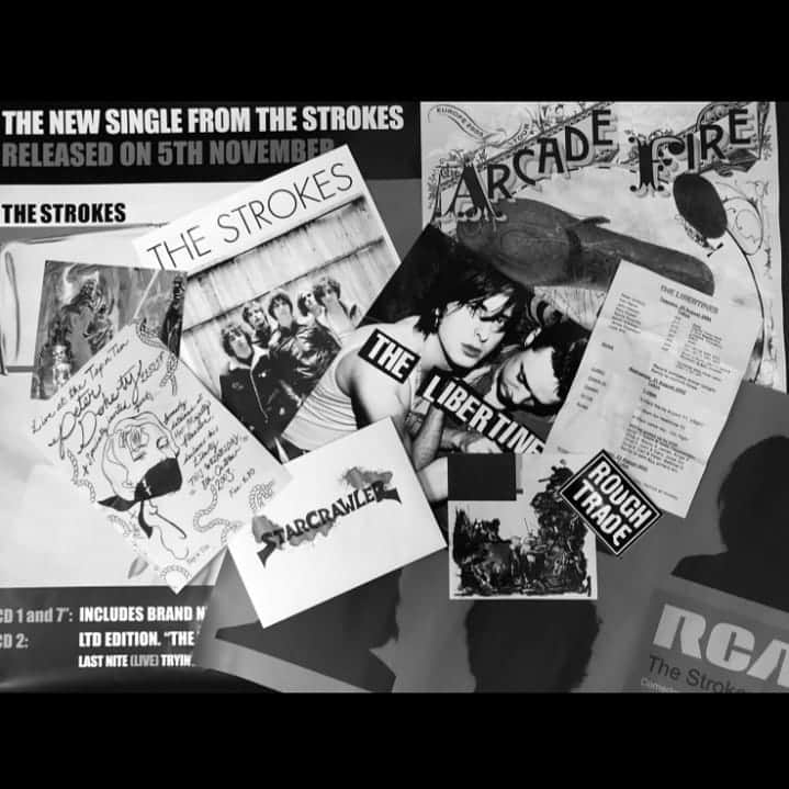 代官山 蔦屋書店　DAIKANYAMA T-SITEさんのインスタグラム写真 - (代官山 蔦屋書店　DAIKANYAMA T-SITEInstagram)「10/21(水)よりラフ・トレード・キャンペーン開催﻿ 『Alone, Together Rough Trade Records The Ultimate Outsiders Label』﻿ ﻿ ﻿ 1976年にジェフ・トラヴィスがロンドンに〈Rough Trade Record Shop〉をオープンし、その後UKを代表するインディー・レーベルへと発展を遂げた〈Rough Trade Records〉アーティストの意志を最優先に掲げ、ザ・スミス、ザ・リバティーンズ、アズテック・カメラ、ザ・レインコーツなど、ユニークなアーティストを次々と輩出した。ここ30年はジェフと ジャネット・リーによって運営しており、最近では、新人離れした演奏力と爆音&血糊にまみれた狂乱の ライヴ・パフォーマンスが話題のスタークローラー、女性4人組ガレージ・ロック・バンド、ゴート・ ガール、大注目若手バンド、ブラック・ミディなど フレッシュな新人アーティスト発掘し、30年以上経った今でも第一線でシーンを牽引し続けている。﻿ ﻿ 『Alone, Together Rough Trade Records The Ultimate Outsiders Label』と題し、音楽フロアの代官山Session:ギャラリースペースにて、くつろぎながら〈Rough Trade〉の歴史と今を楽しめる特別展示を開催致します。ジェフ・トラヴィスが選んだ過去の名盤と、ジェフ本人による解説の展示、〈Rough Trade〉ロゴ・Tシャツ、パーカー、直輸入した新作トート・バックや、マグ・カップが販売される他、BEATINKオフィシャル・サイトのみで販売され即完売となっていたオリジナル・ハンドメイド・マスクの再販売も。(期間中に対象商品を購入のお客様には〈Rough Trade〉ロゴ・ステッカーをプレゼント)﻿ ﻿ それ以外にも、本国UKのオフィスから送られてきたポスターや、バンドのツアー・スケジュールなどレアなアイテムの展示も予定。﻿ ﻿ また、併設のカフェ・スペースでは、今回の為に〈Rough Trade〉のスタッフが厳選したドリンク(ビール/ジン/モヒート等)をご用意。オーダーした方には〈Rough Trade〉ロゴ・コースターがプレゼント致します。﻿ ﻿ 場所:代官山 蔦屋書店　3号館2F 音楽フロア 代官山Session:﻿ ﻿ 開催期間:2020年10月21日(水)〜11月19日(木) 9:00～22:00﻿ ※期間中、他のイベントでクローズする時間帯もございます。 ﻿ ﻿ #﻿roughtraderecords #roughtraderecords #ラフトレード #LP #vinyl #music #代官山蔦屋書店音楽フロア」10月16日 8時38分 - daikanyama.tsutaya