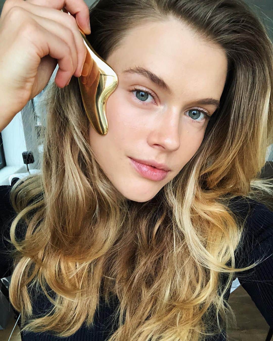 Victoria Leeのインスタグラム：「Loved catching up with @eleanorpendleton as part of #DJsSKINNOVATION series ❤️ We spoke about our AM and PM routines and the products and ingredients we love. Head over to @davidjonesstore to watch the full video and DJs website to try the new Skincare Finder Tool to discover your perfect skincare match 🙌🏼✨ #DJsBeauty」