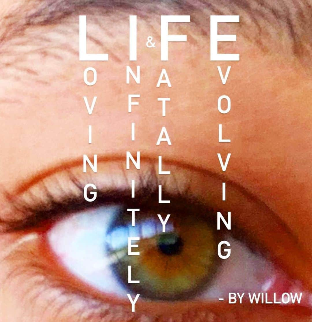 ウィロー・スミスさんのインスタグラム写真 - (ウィロー・スミスInstagram)「<LovingInfinitely&FatallyEvolving>」10月16日 8時44分 - willowsmith