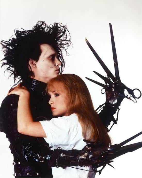 マギー・リンデマンのインスタグラム：「“hold me” ....i can’t」