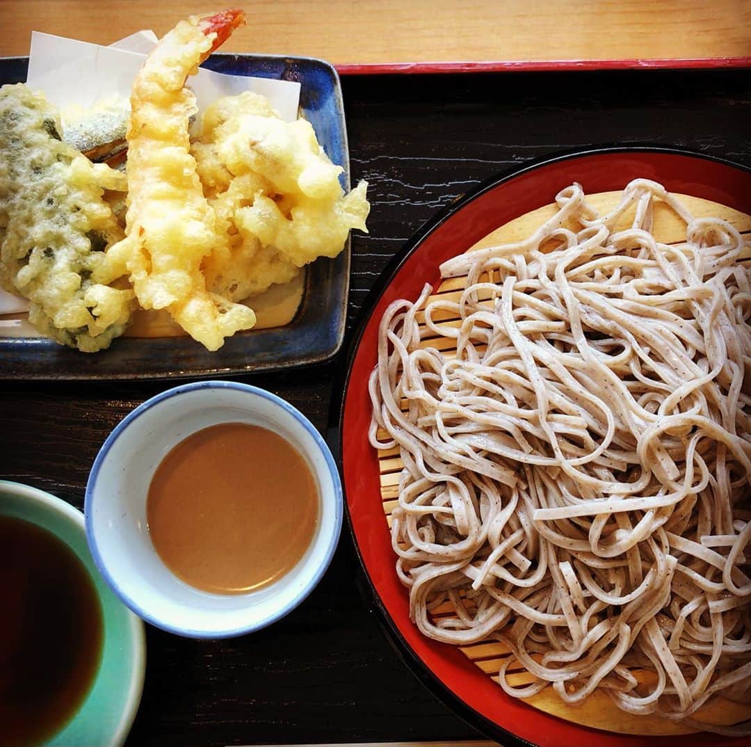 河内孝博のインスタグラム：「【麺麺活動】 この度、“くるみたれ”蕎麦の美味しさを激しく再確認いたしております、ワタクシ。」