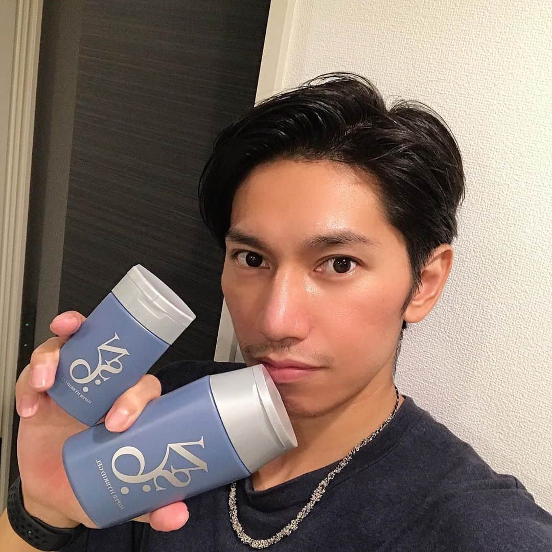 山本佳志さんのインスタグラム写真 - (山本佳志Instagram)「Anytime charge I  I  I  I  I  免疫ビタミンにより肌本来の免疫力をアップさせてくれるスキンケア 使い続ける程、効果が出るようなので楽しみです！  家では大きいサイズ、小さいサイズは持ち運び便利で乾燥気になるこれからの季節にいつでも使えるから助かる👌  #スキンケア #anytimecharge」10月16日 9時35分 - keishi_show_wa