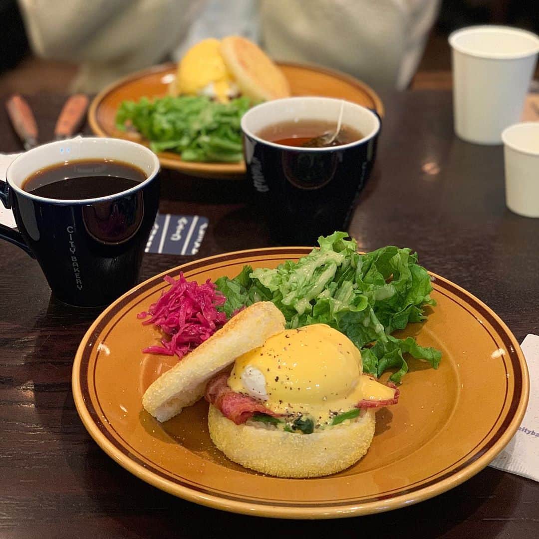 sayasu__さんのインスタグラム写真 - (sayasu__Instagram)「・ 2020.10.16 #昨日のコーデ 昨日寝落ちしてpost出来ず💦 ・ ・ 昨日は、はるちゃんと 朝早めに待ち合わせして シティーベーカリーで モーニングして お買い物して カフェで甘いの食べて 幸せな１日やった🥰 ・ ・ 見えてないけど 靴はこの前買った ZARAの履いてます♡ ・ ・ #zara#ザラ #agnesb#アニエスベー ・」10月16日 9時37分 - sayasu__