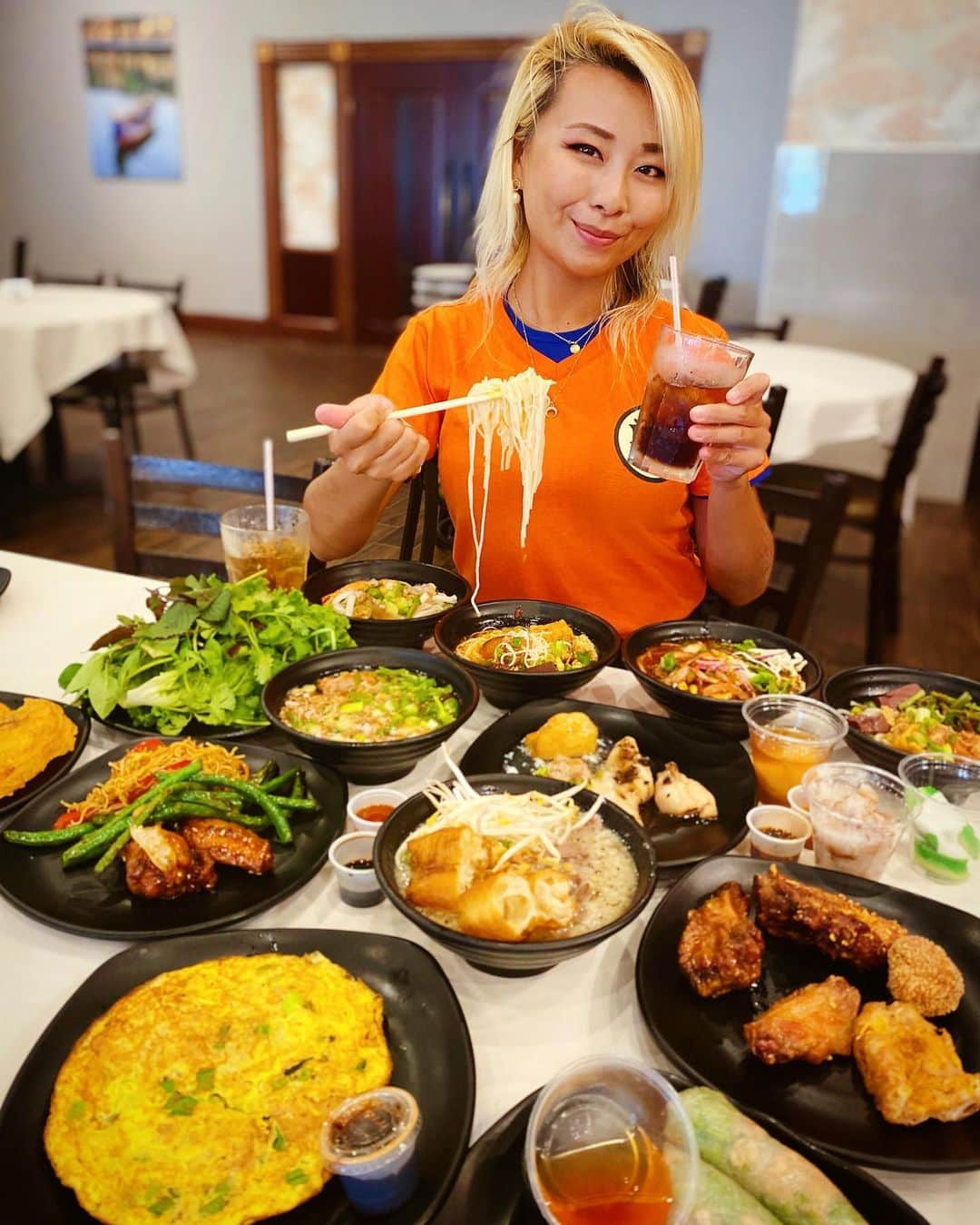 ライナ・ホワンさんのインスタグラム写真 - (ライナ・ホワンInstagram)「Eating out but can’t decide what to pick!? Check out @kimsonrestaurant in Houston Texas !!! They’re Houston’s BIGGEST BUFFET with over 50+ item to choose from 👀 INCLUDING an entire noodle 🍜 bar 🤯 . . I had soooo much fun here trying out new foods and looking at everything it was great to experience a little bit of everything 🥰 definitely worth the try if y’all in Houston!! . . Check out my video at their place —> https://youtu.be/_c7qL5gRKR0 and if ya visit let them know I sent ya! 💕」10月16日 9時53分 - rainaiscrazy