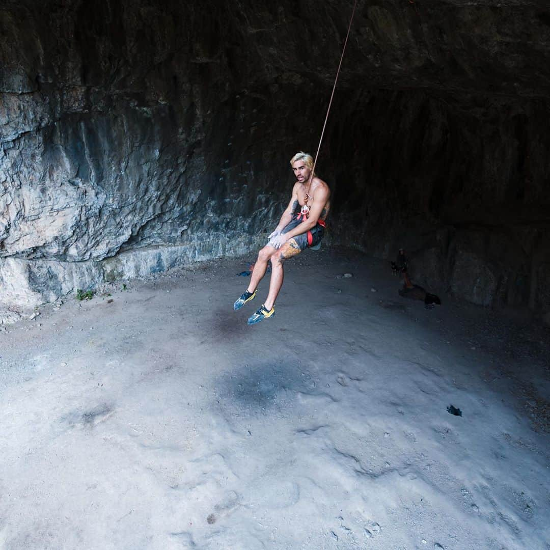 ジョー・キンダーのインスタグラム：「Break time. Brb.」